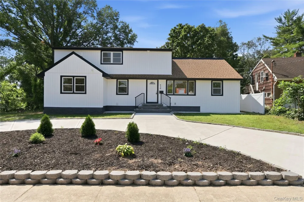 930 Park Drive Wantagh, NY 11793