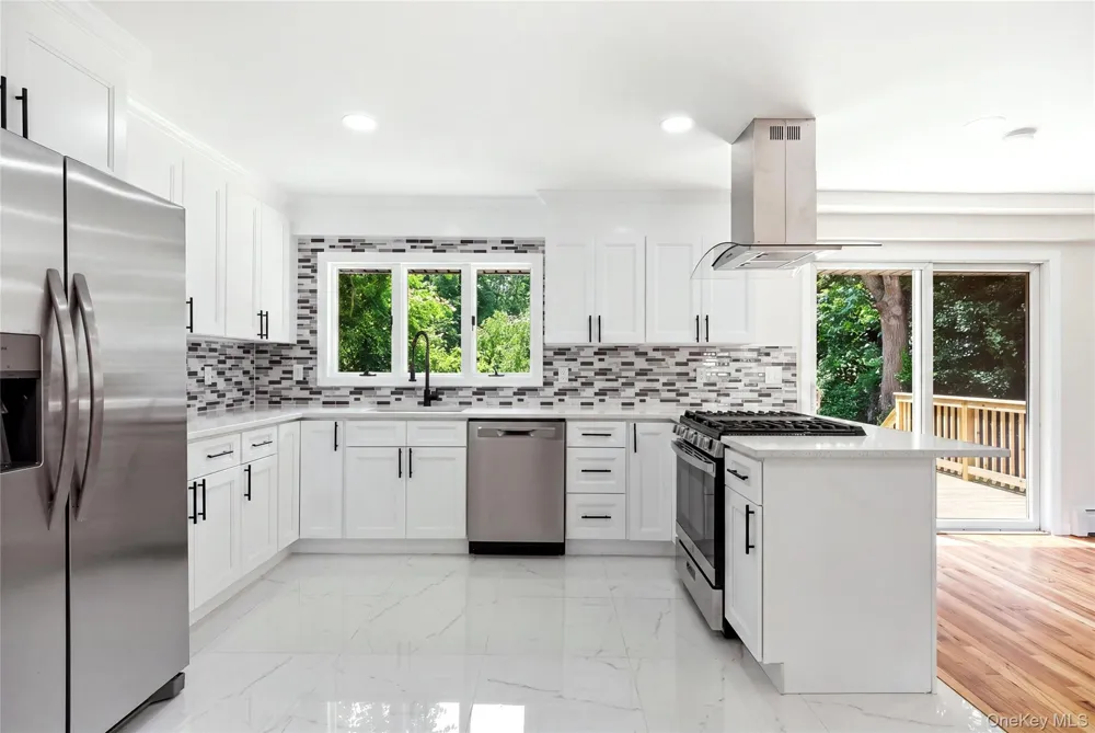 930 Park Drive Wantagh, NY 11793