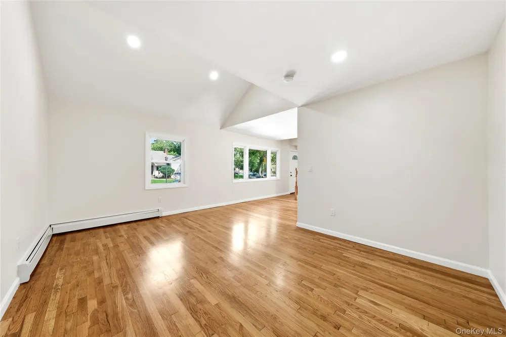 930 Park Drive Wantagh, NY 11793