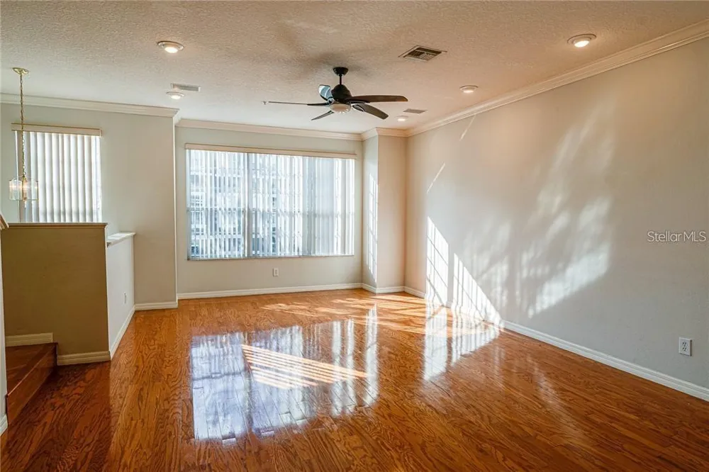 3043 POINTEVIEW DRIVE Tampa, FL 33611