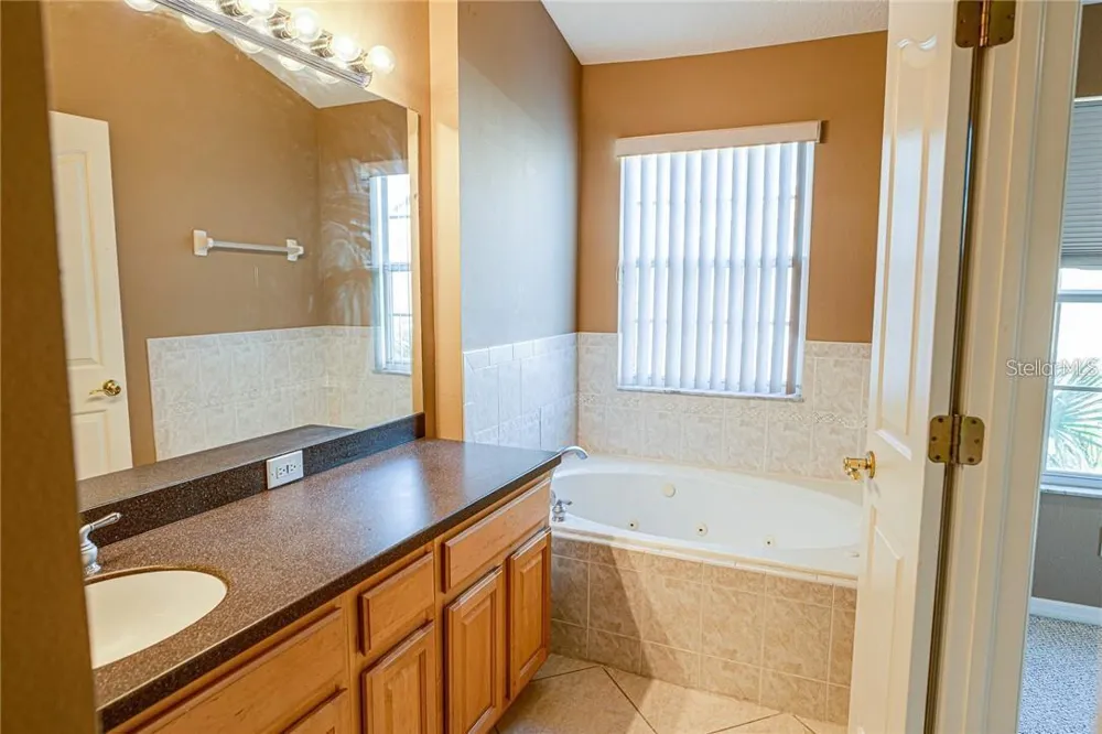 3043 POINTEVIEW DRIVE Tampa, FL 33611