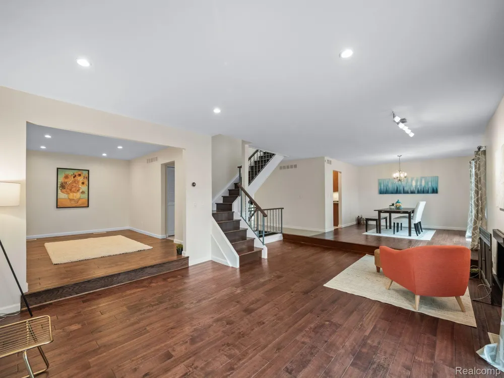 177 E LONG LAKE ROAD Bloomfield Hills City, MI 48304