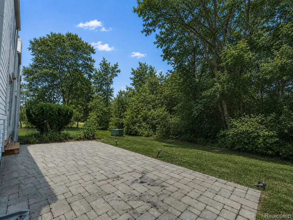 177 E LONG LAKE ROAD Bloomfield Hills City, MI 48304