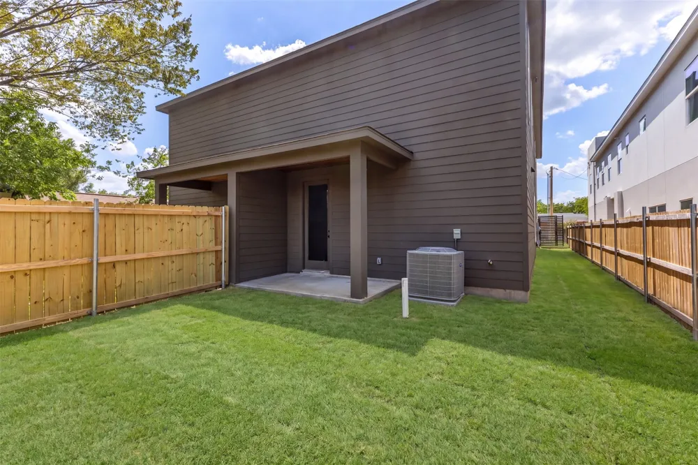 818 Lambert Street Dallas, TX 75203