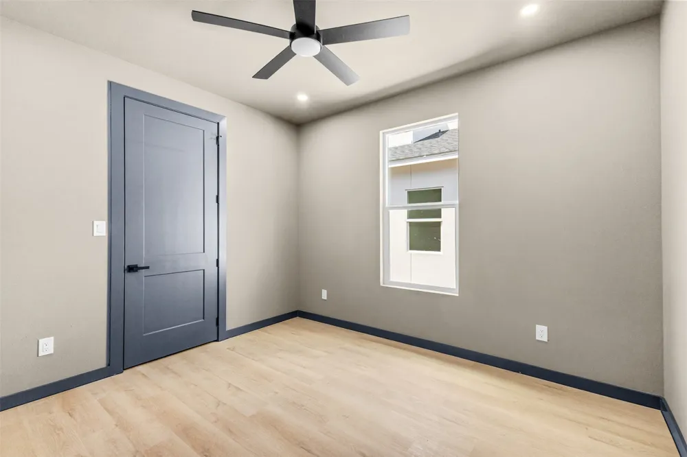 818 Lambert Street Dallas, TX 75203