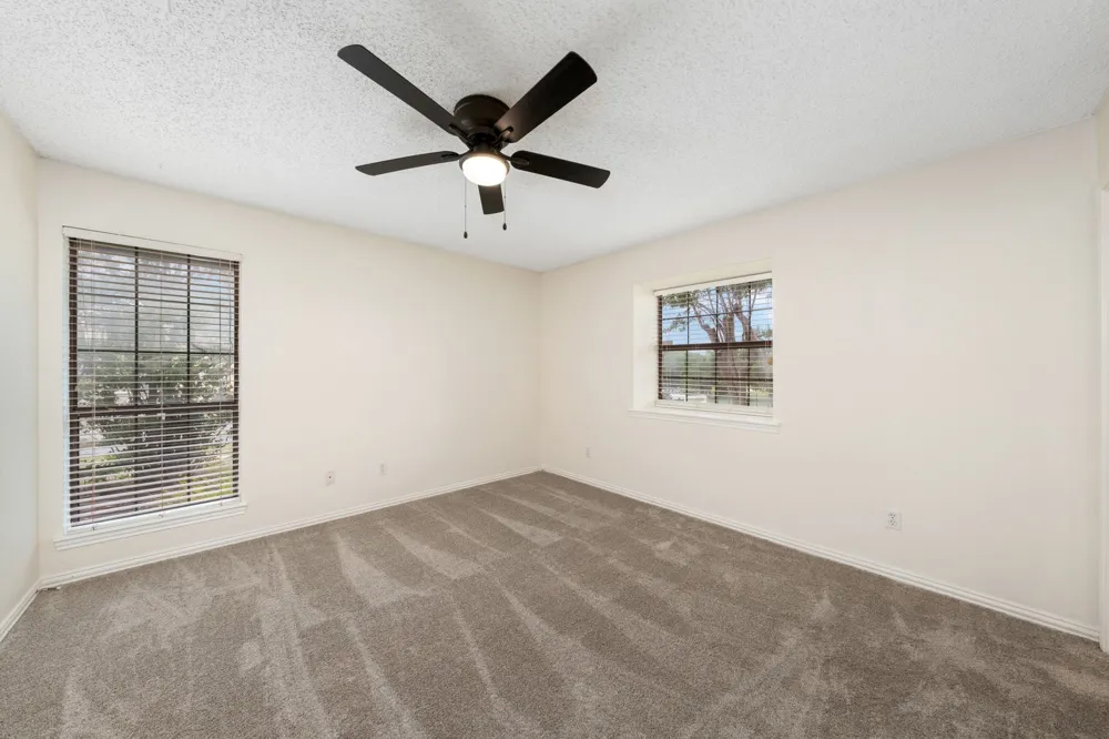 915 W Pleasant Run Road DeSoto, TX 75115