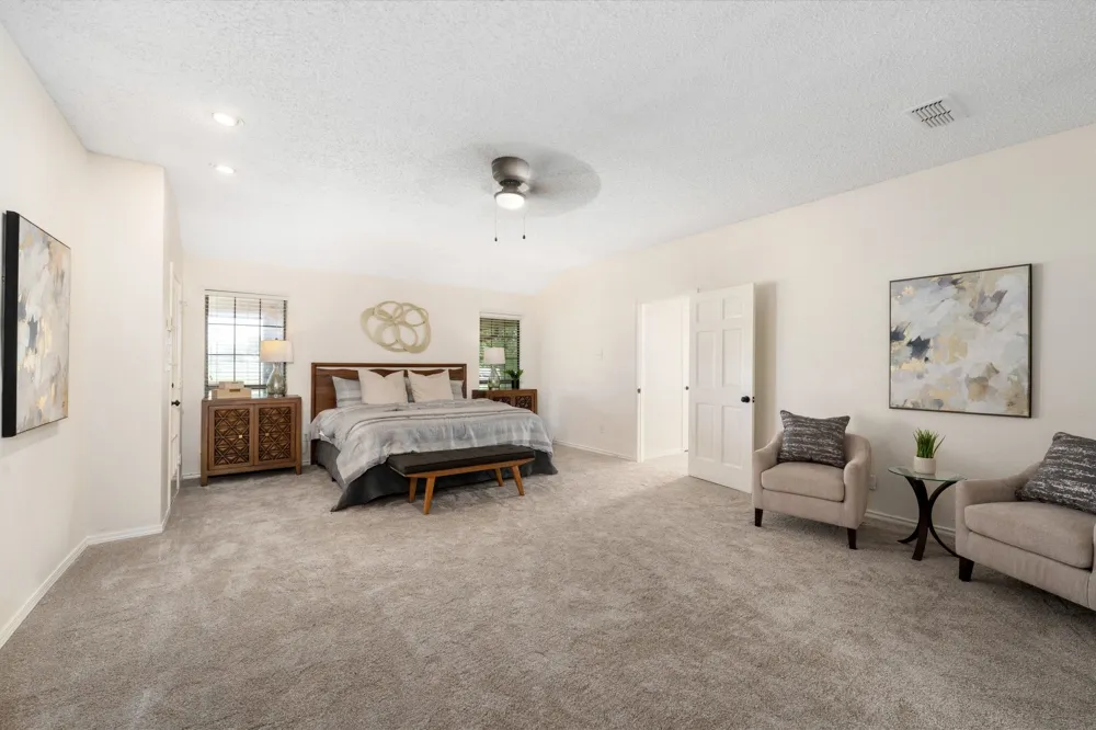 915 W Pleasant Run Road DeSoto, TX 75115