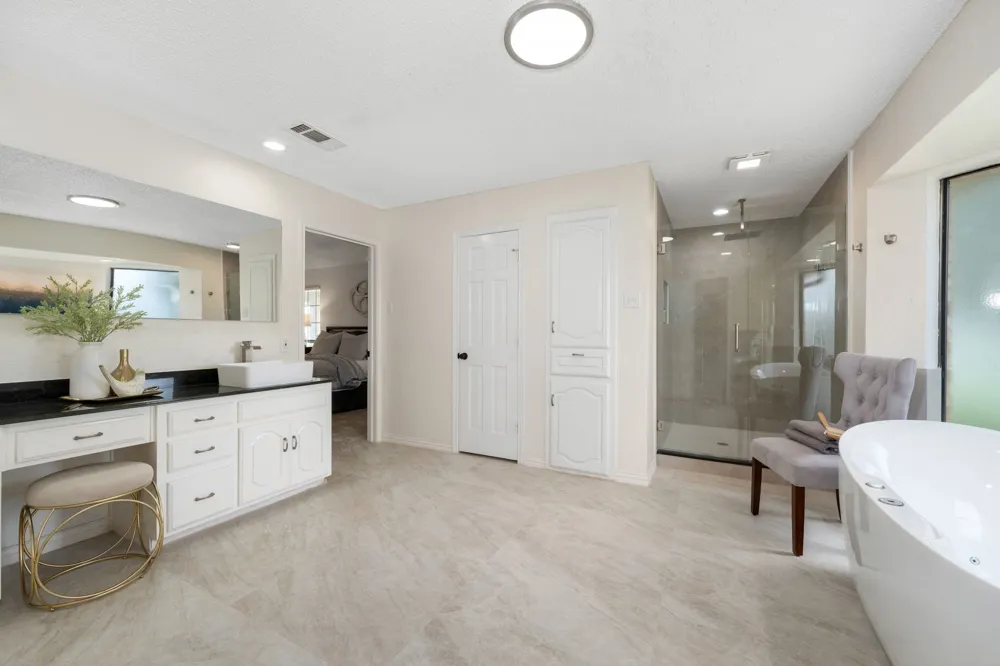 915 W Pleasant Run Road DeSoto, TX 75115