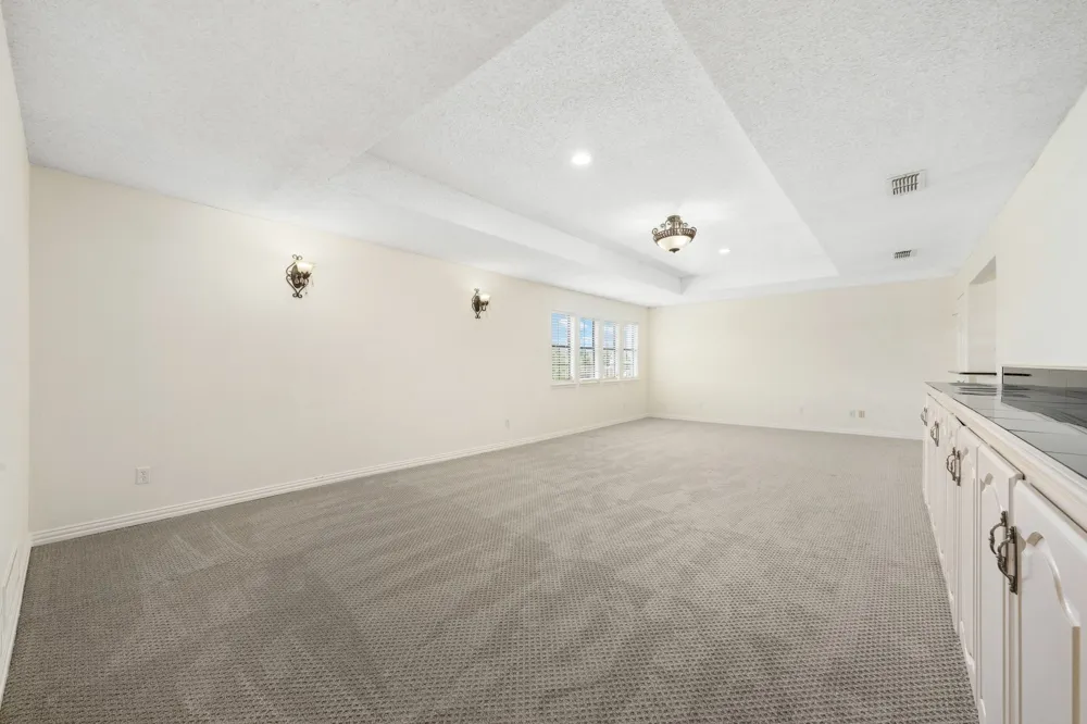 915 W Pleasant Run Road DeSoto, TX 75115