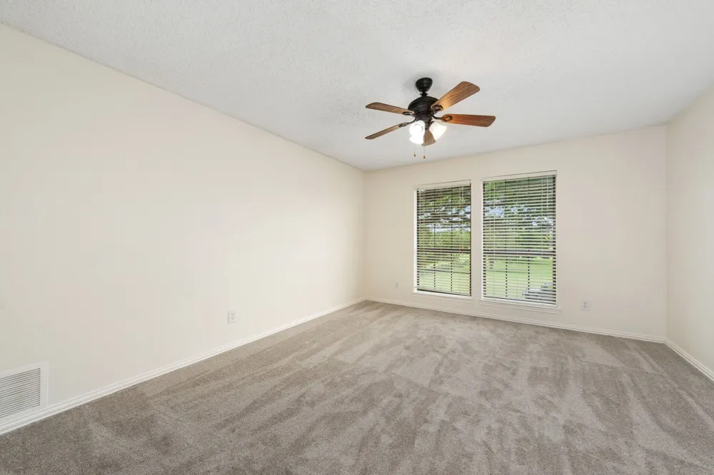 915 W Pleasant Run Road DeSoto, TX 75115
