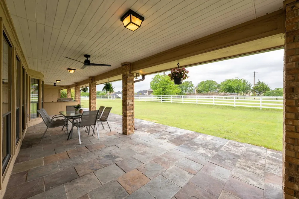 915 W Pleasant Run Road DeSoto, TX 75115