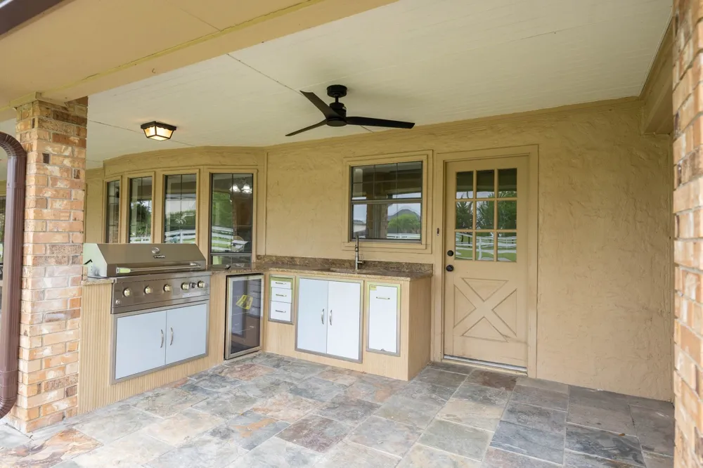 915 W Pleasant Run Road DeSoto, TX 75115