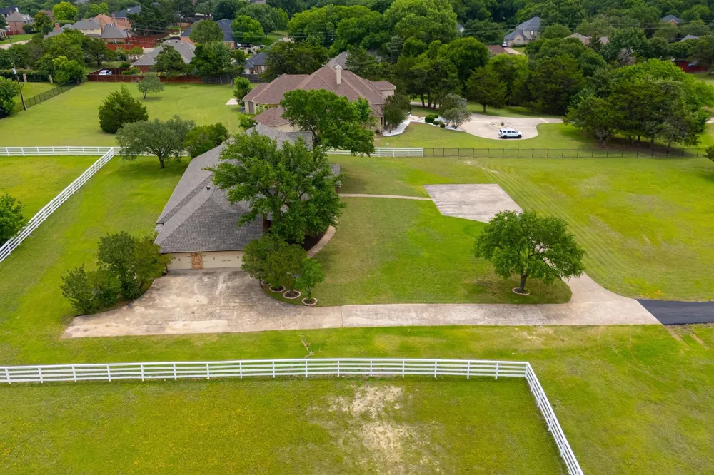 915 W Pleasant Run Road DeSoto, TX 75115