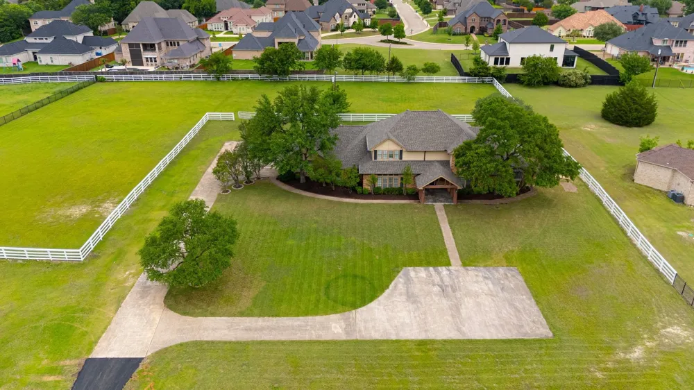 915 W Pleasant Run Road DeSoto, TX 75115