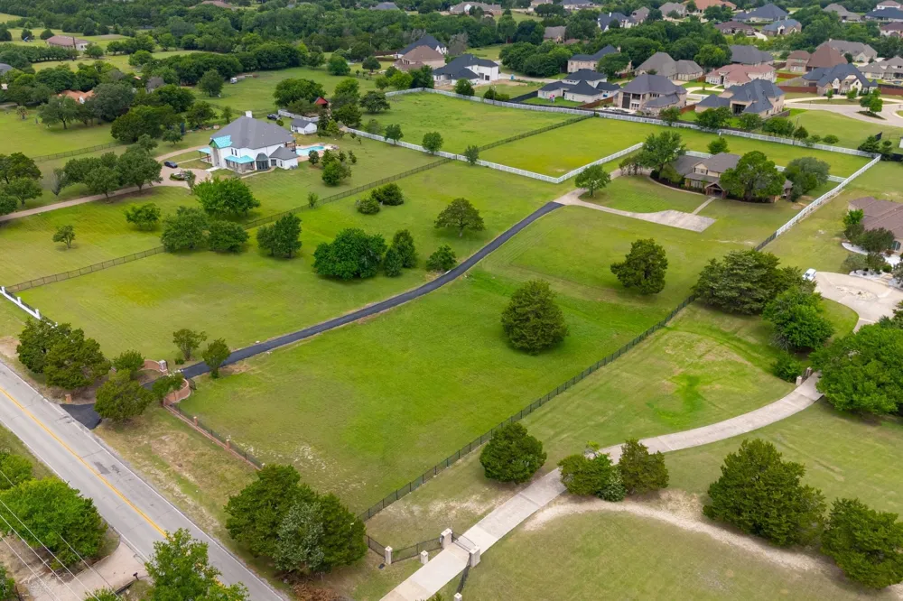 915 W Pleasant Run Road DeSoto, TX 75115