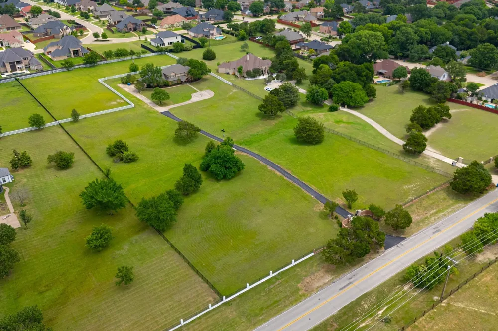 915 W Pleasant Run Road DeSoto, TX 75115