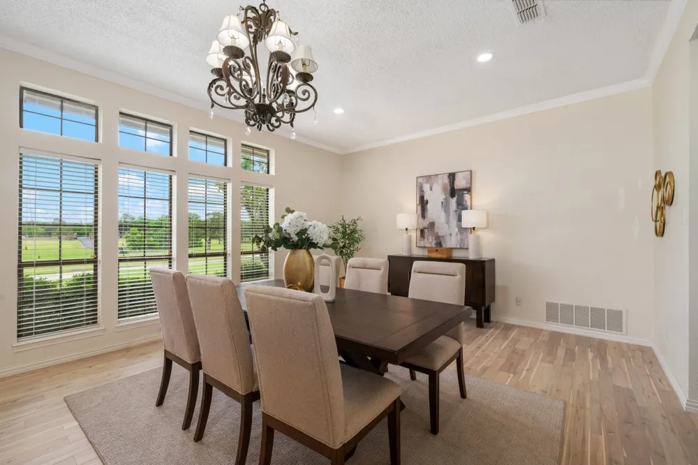 915 W Pleasant Run Road DeSoto, TX 75115