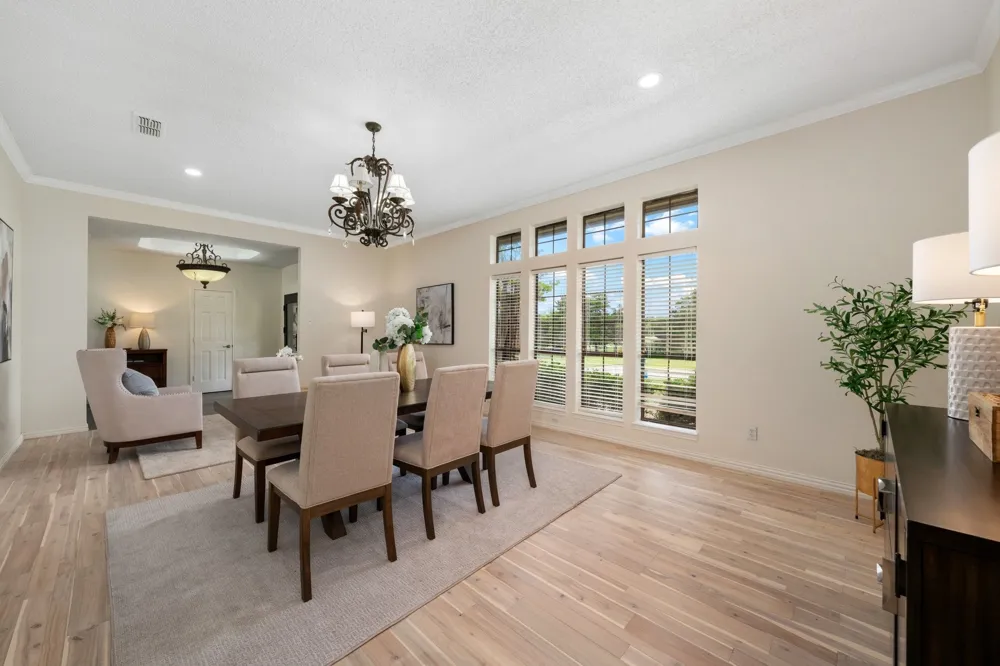 915 W Pleasant Run Road DeSoto, TX 75115