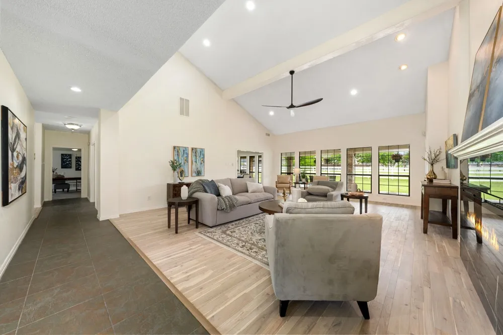 915 W Pleasant Run Road DeSoto, TX 75115