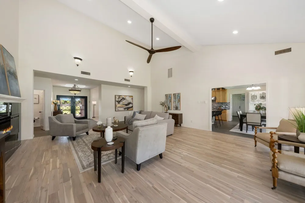 915 W Pleasant Run Road DeSoto, TX 75115