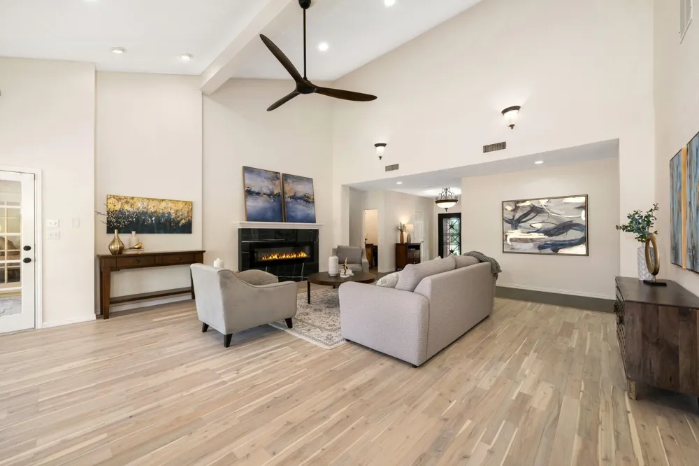 915 W Pleasant Run Road DeSoto, TX 75115