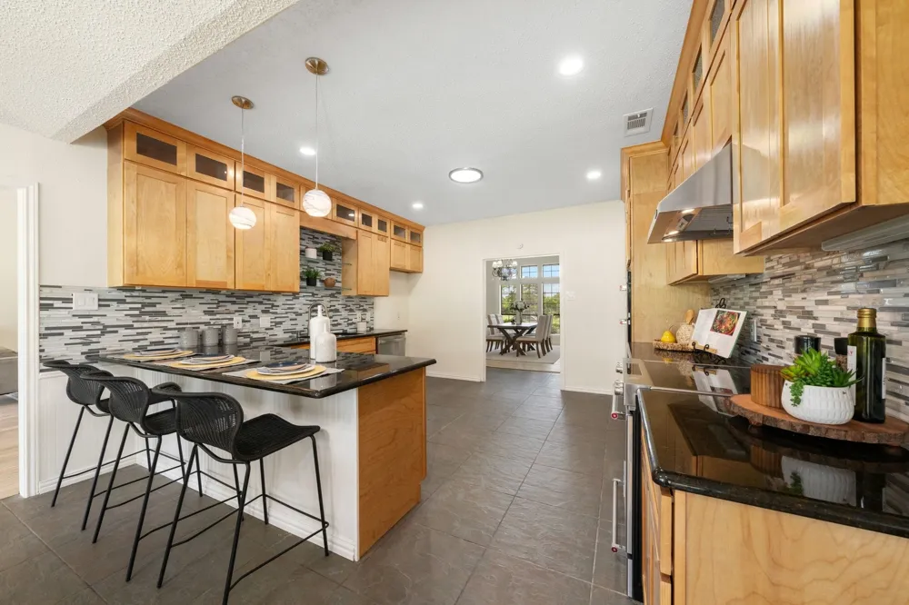 915 W Pleasant Run Road DeSoto, TX 75115