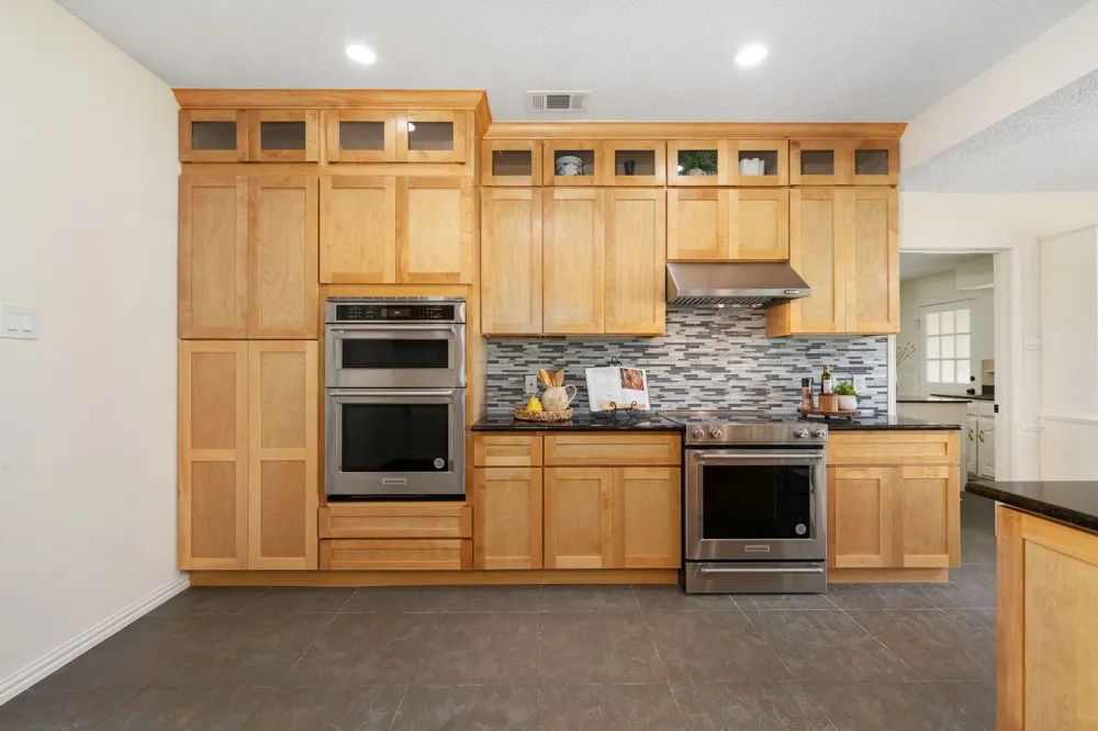 915 W Pleasant Run Road DeSoto, TX 75115