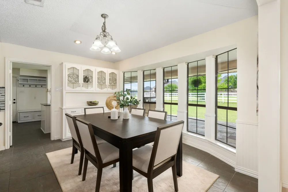 915 W Pleasant Run Road DeSoto, TX 75115