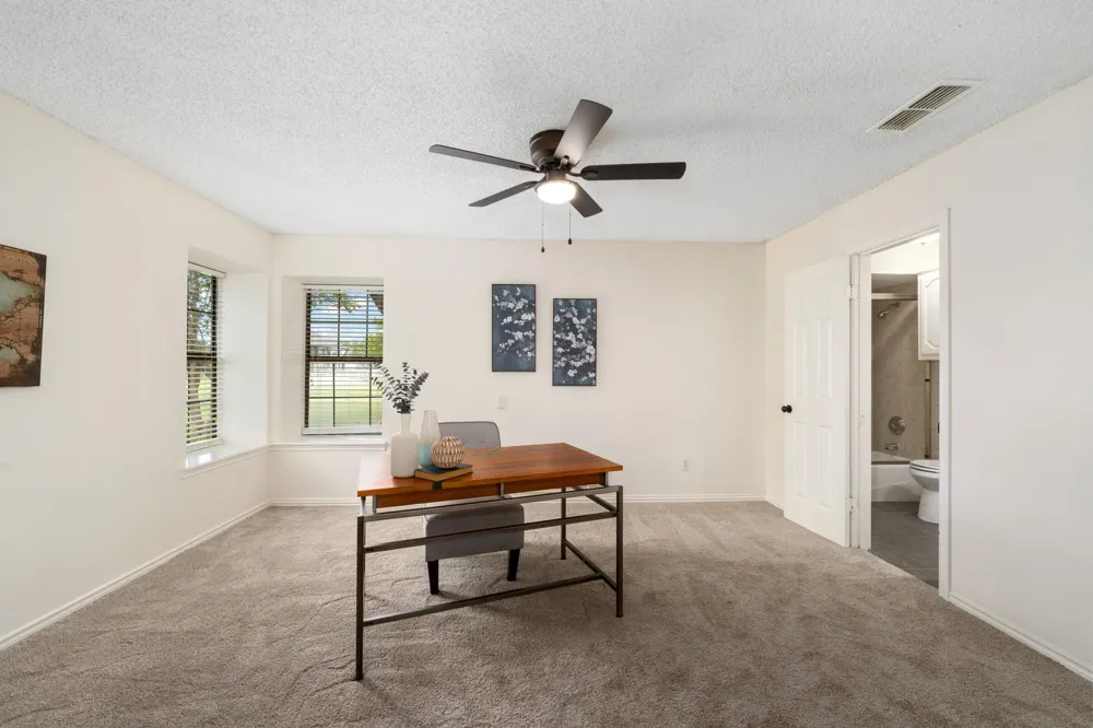 915 W Pleasant Run Road DeSoto, TX 75115