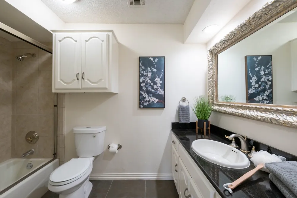 915 W Pleasant Run Road DeSoto, TX 75115