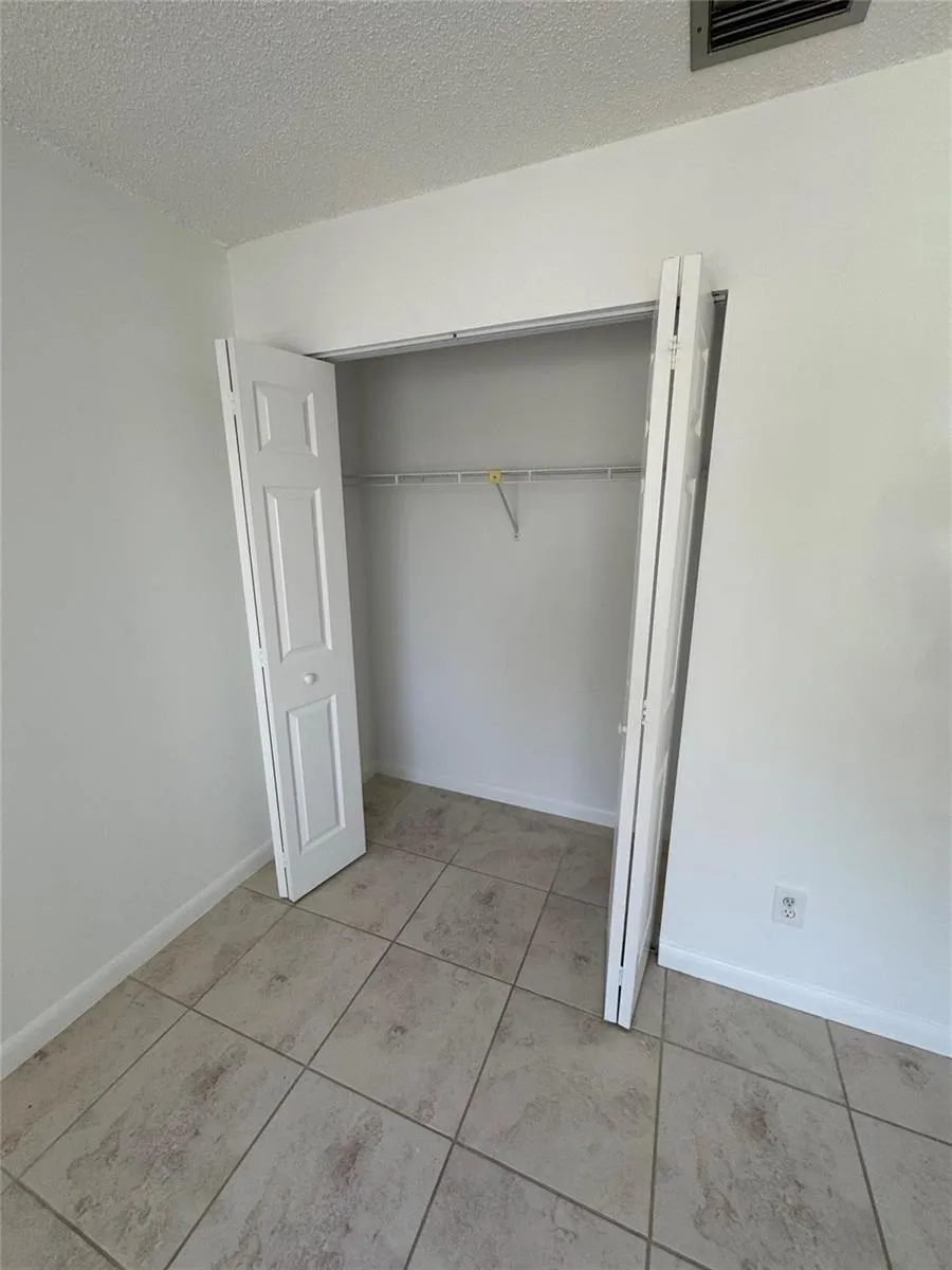 445 LAKEVIEW DRIVE #3 Weston, FL 33326