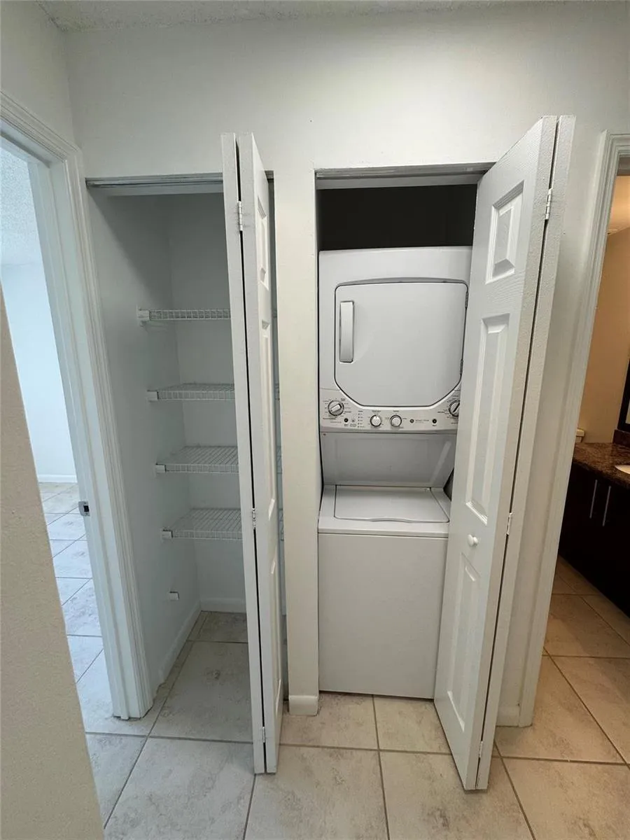 445 LAKEVIEW DRIVE #3 Weston, FL 33326