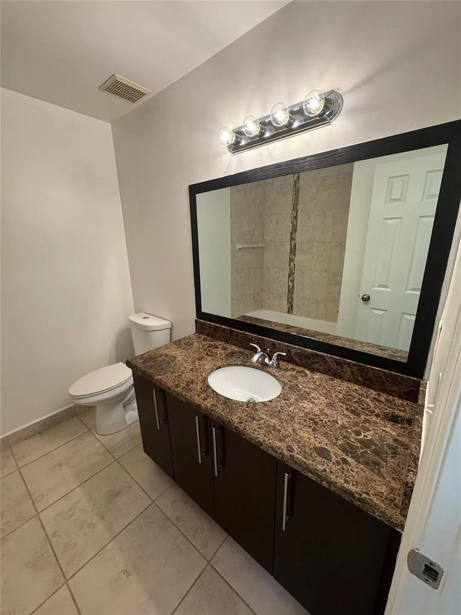 445 LAKEVIEW DRIVE #3 Weston, FL 33326