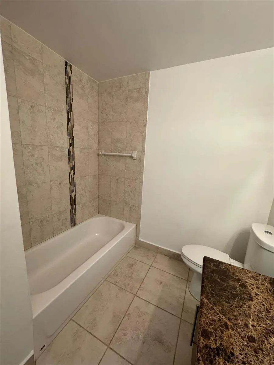 445 LAKEVIEW DRIVE #3 Weston, FL 33326