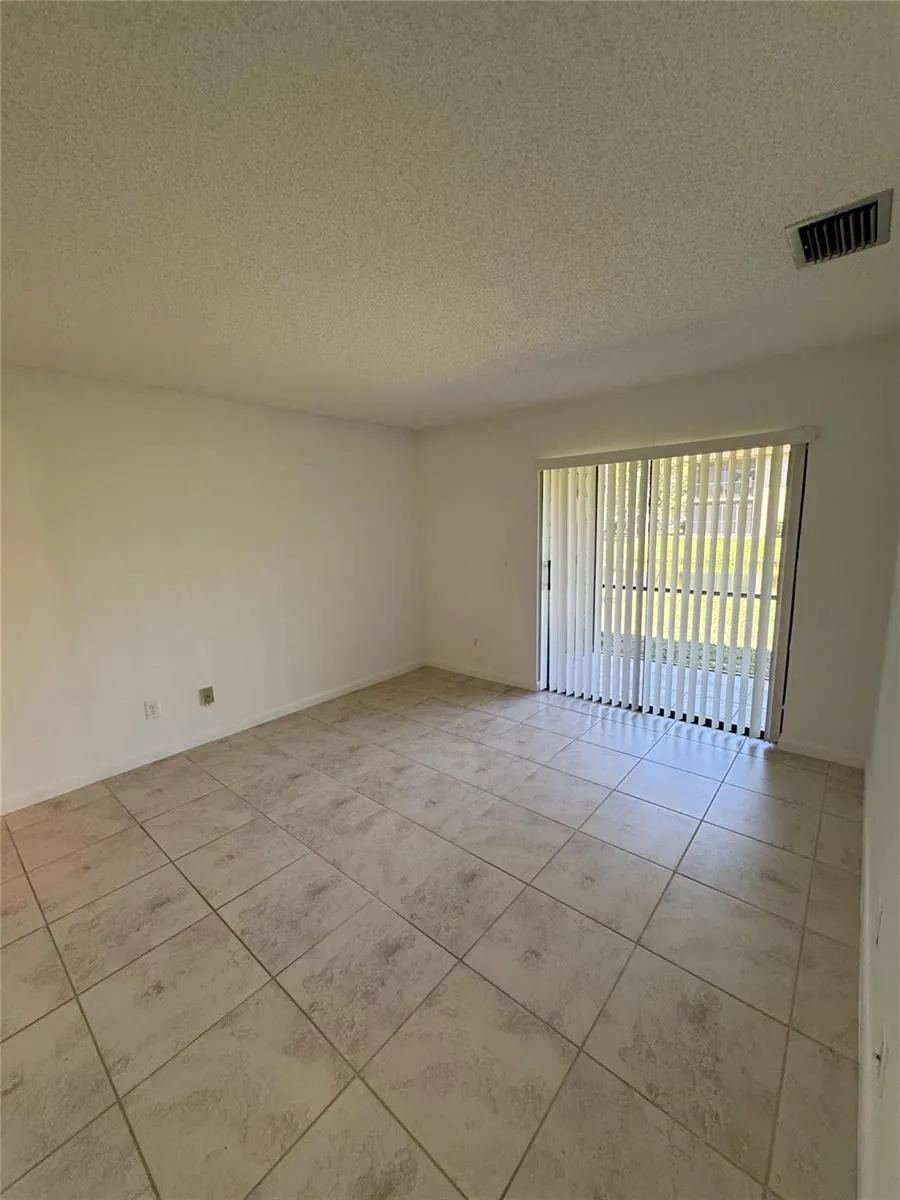445 LAKEVIEW DRIVE #3 Weston, FL 33326