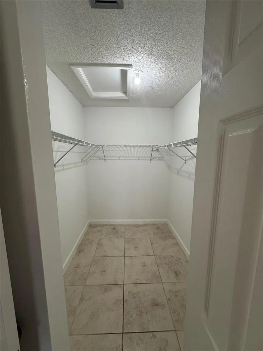 445 LAKEVIEW DRIVE #3 Weston, FL 33326