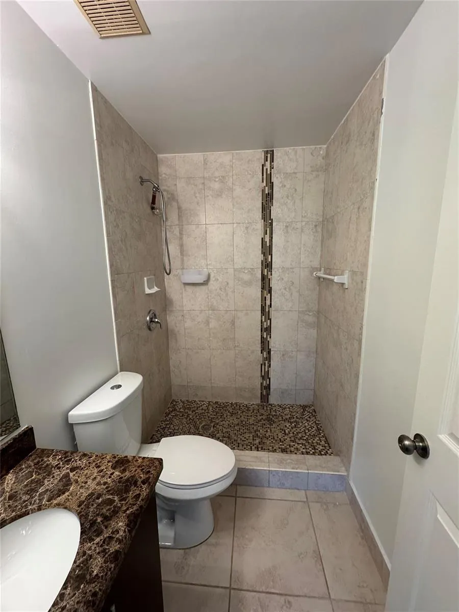 445 LAKEVIEW DRIVE #3 Weston, FL 33326