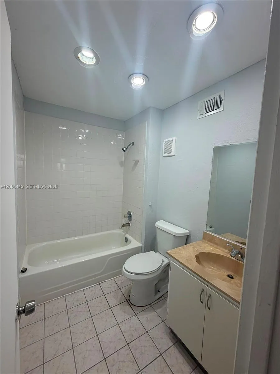 8020 Colony Cir N #306 Tamarac, FL 33321