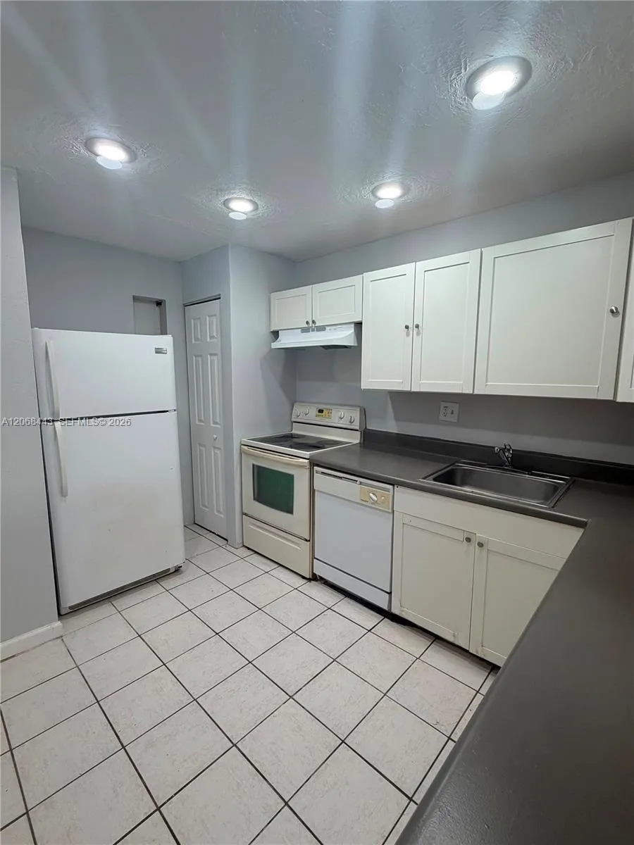 8020 Colony Cir N #306 Tamarac, FL 33321
