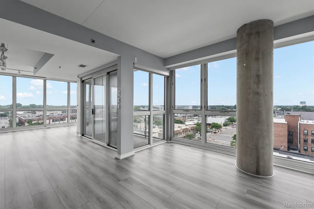 432 S WASHINGTON AVENUE #703 Royal Oak City, MI 48067