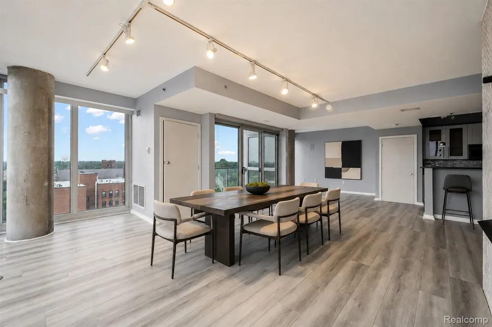 432 S WASHINGTON AVENUE #703 Royal Oak City, MI 48067