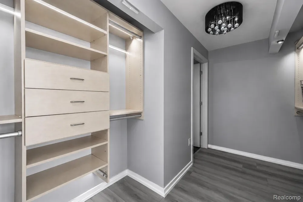 432 S WASHINGTON AVENUE #703 Royal Oak City, MI 48067