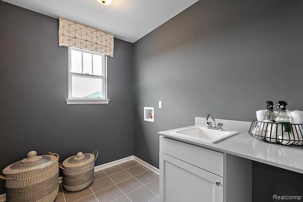 6190 Parker Drive Fenton City, MI 48451