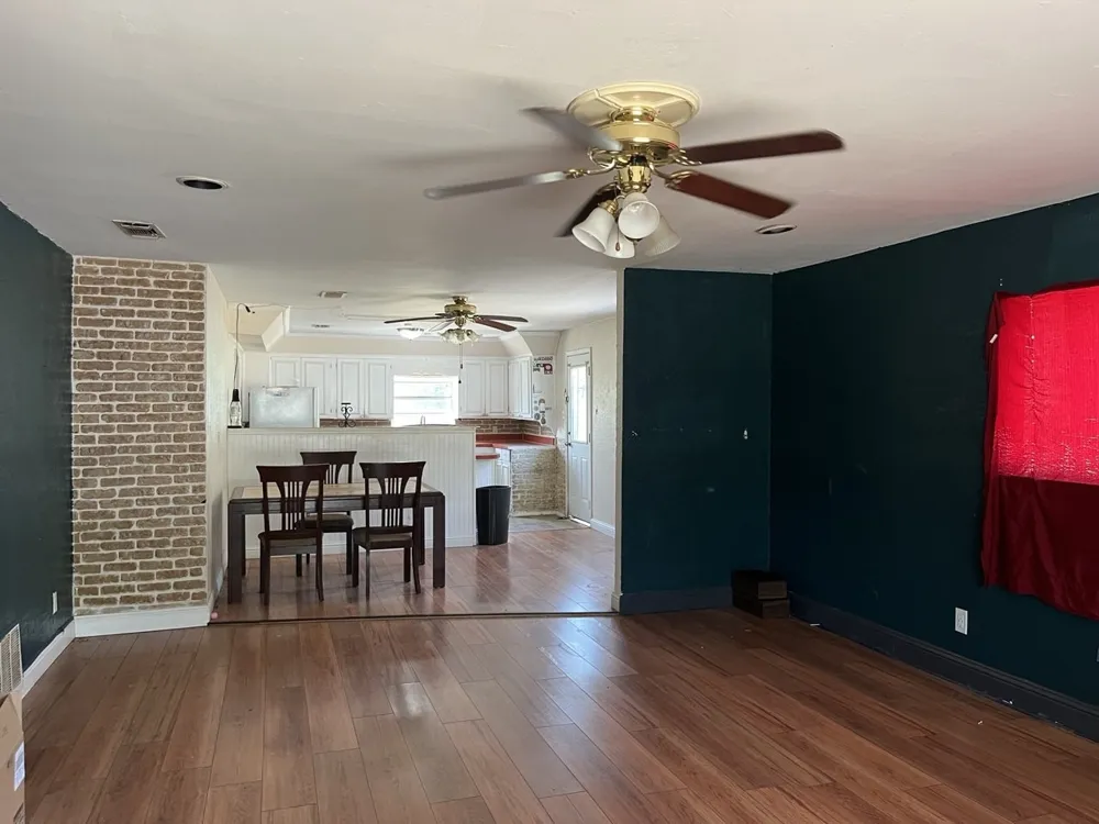 2525 Oakwood Terrace Haltom City, TX 76117