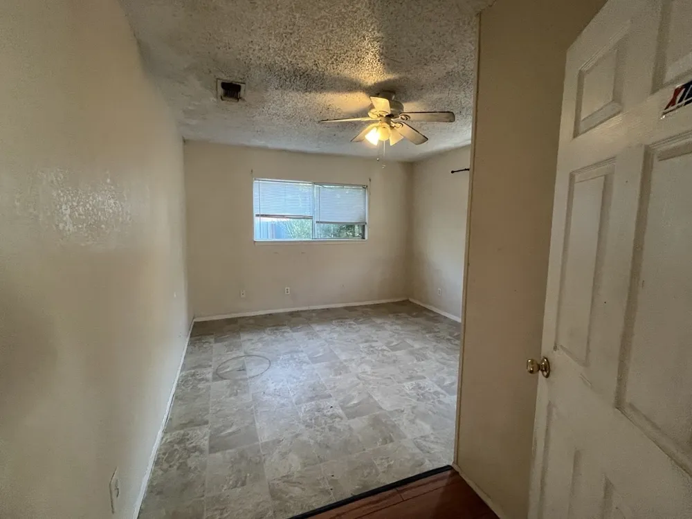 2525 Oakwood Terrace Haltom City, TX 76117