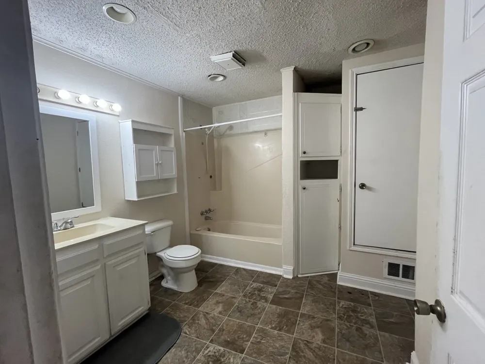2525 Oakwood Terrace Haltom City, TX 76117
