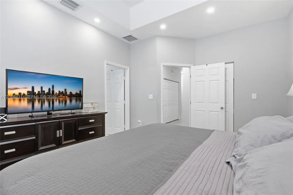 8906 SW 224th Ter Cutler Bay, FL 33190