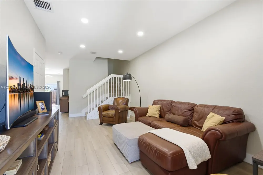 8906 SW 224th Ter Cutler Bay, FL 33190
