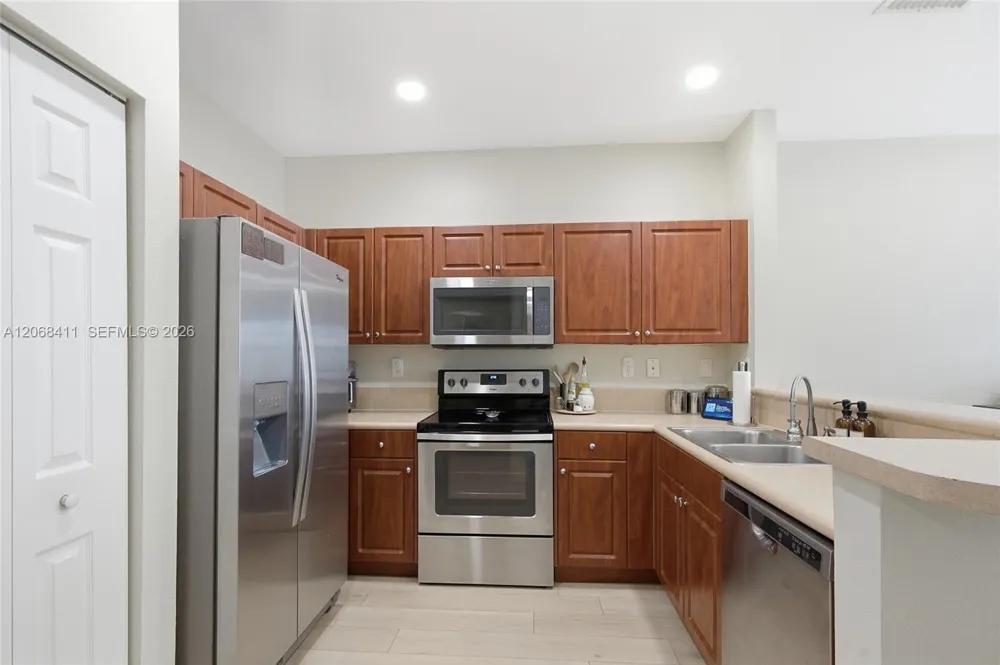 8906 SW 224th Ter Cutler Bay, FL 33190