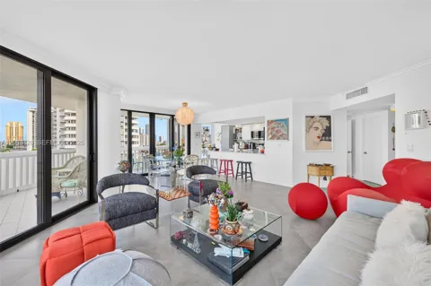 1000 Island Blvd #1204